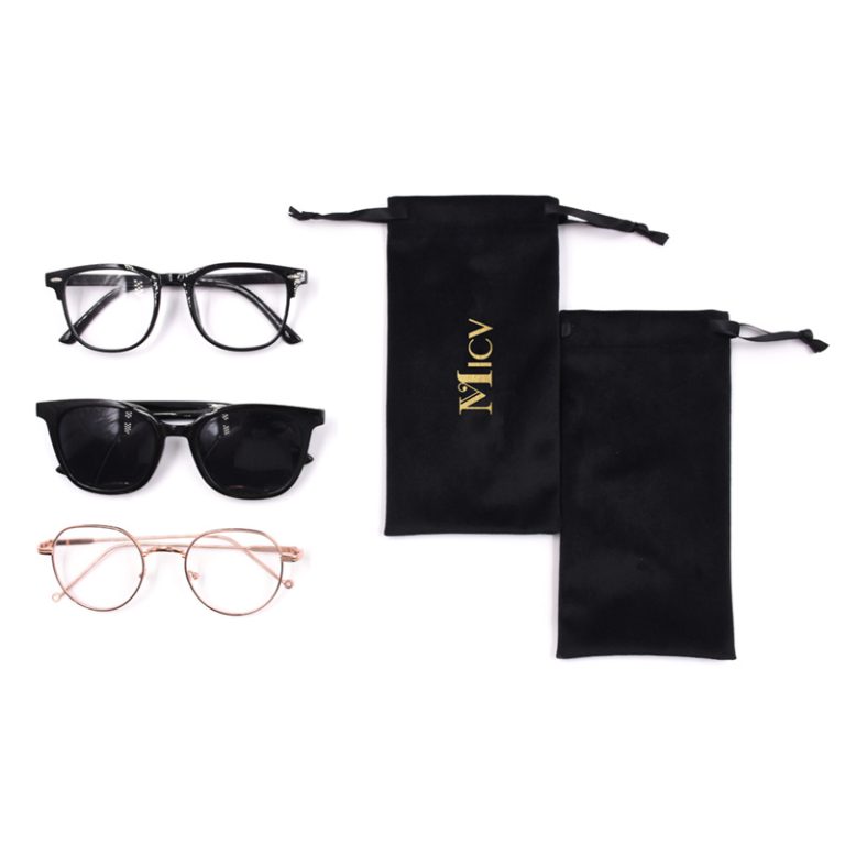 Protect your beloved sunglasses: choose a PVC sunglasses bag!