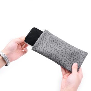 Custom Wholesale Squeeze Spring Storage Glasses Pouch Holder Leather eyeglasses bag Travel sunglasses pouch