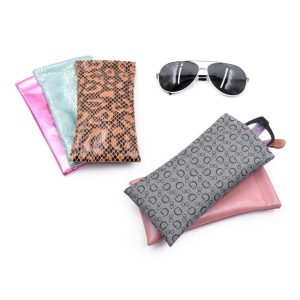 Custom Wholesale Squeeze Spring Storage Glasses Pouch Holder Leather eyeglasses bag Travel sunglasses pouch