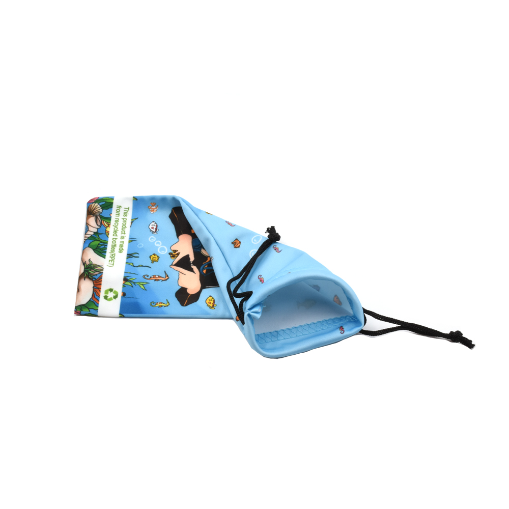 Open view of underwater diver printed RPET glasses pouch, showing soft inner lining and drawstring closure, made from recycled plastic bottles 图 3:潜水员印花袋(完整展示)