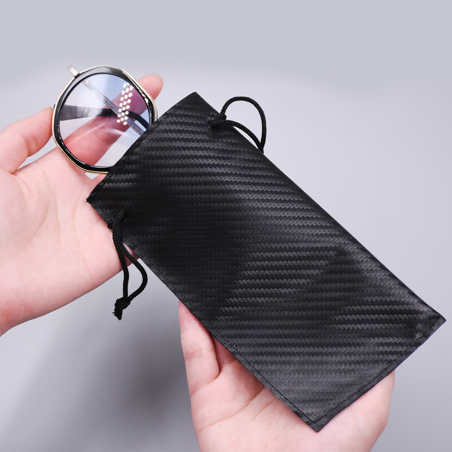 Fashion Striped PU Leather Glasses Bag Lightweight Sunglasses Protective Pouch Case Girls Glasses Case Bag Holder